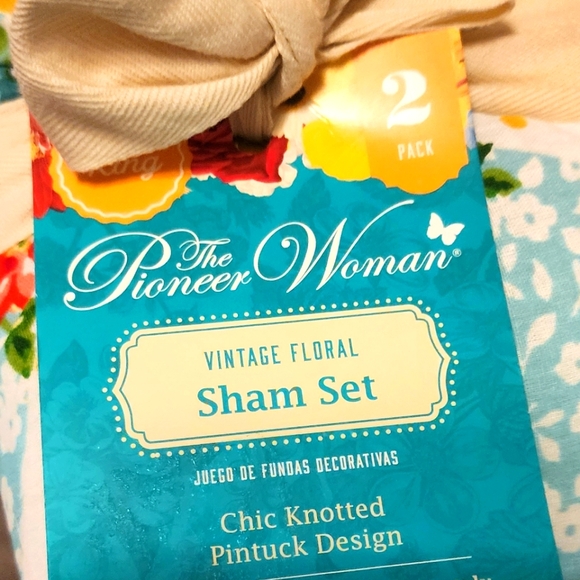 Pioneer woman King shams - Picture 1 of 1